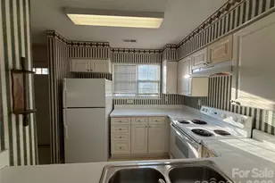 4210 Melrose Club Dr, Matthews, NC 28105 - Photo 8