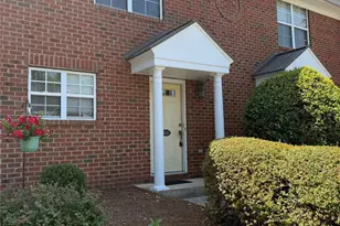 4210 Melrose Club Dr, Matthews, NC 28105 - Photo 2