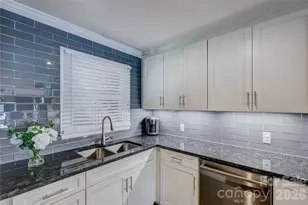 7324 Lake Front Dr, Charlotte, NC 28278 - Photo 12