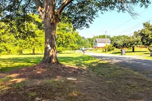 9207 Elgin Dr, Charlotte, NC 28214 - Photo 14