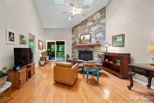 303 White Oak Dr, Hendersonville, NC 28791 - Photo 2