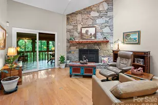 303 White Oak Dr, Hendersonville, NC 28791 - Photo 4
