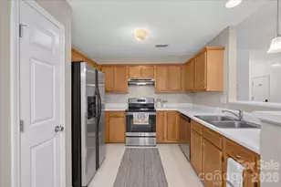 9207 Amy Dr, Charlotte, NC 28213 - Photo 10