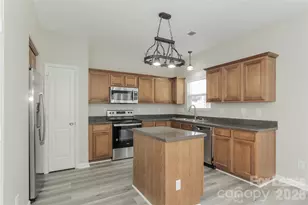 6702 Chieftain Dr, Charlotte, NC 28216 - Photo 4