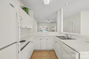 6414 Mallard View Ln, Charlotte, NC 28269 - Photo 10