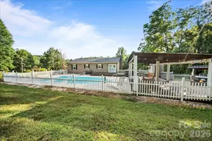 4690 Celia Creek Rd, Lenoir, NC 28645 - Photo 2