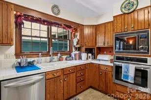 1064 Maplewood Ct, Hendersonville, NC 28791 - Photo 20
