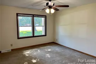 128 Hillcrest Dr, Lincolnton, NC 28092 - Photo 2