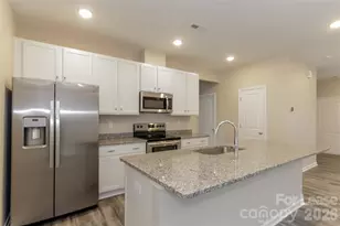 4406 Mountain Island Dr, Charlotte, NC 28214 - Photo 4