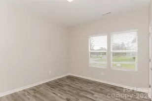 4406 Mountain Island Dr, Charlotte, NC 28214 - Photo 10