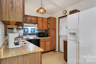 108 Easy St, Cedar Mountain, NC 28718 - Photo 18