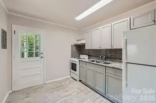 3210 Marlborough Rd, Charlotte, NC 28208 - Photo 6