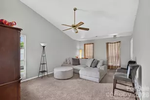 1630 Pamela Lorraine Dr, Charlotte, NC 28213 - Photo 2
