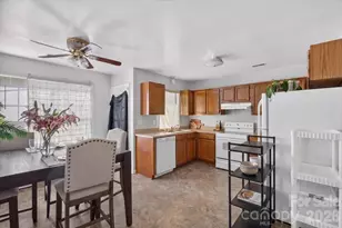1630 Pamela Lorraine Dr, Charlotte, NC 28213 - Photo 10
