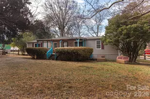 5727 Thompson Rd, Charlotte, NC 28216 - Photo 2