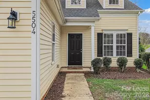 5504 Waverly Lynn Ln, Charlotte, NC 28269 - Photo 6