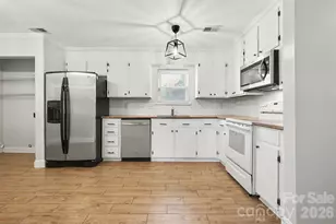 6739 Old Meadow Rd, Charlotte, NC 28227 - Photo 12