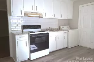956 S Hoskins Rd, Charlotte, NC 28208 - Photo 2
