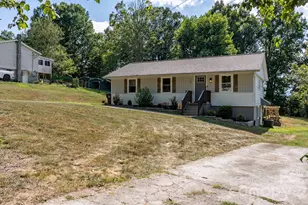 3691 Vantage Heights Cir, Lenoir, NC 28645 - Photo 2