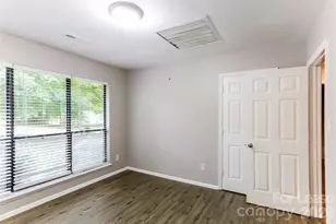 2201 Mary Ann Dr, Charlotte, NC 28214 - Photo 8