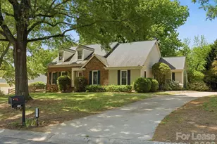9437 Fairmead Dr, Charlotte, NC 28269 - Photo 2