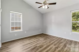 6421 Elgywood Ln, Charlotte, NC 28213 - Photo 6