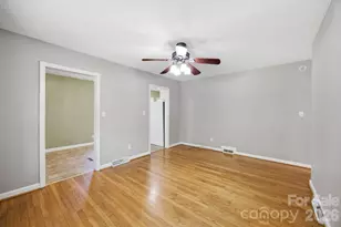 3129 Iredell Dr, Charlotte, NC 28269 - Photo 6
