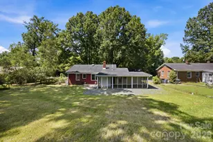 3129 Iredell Dr, Charlotte, NC 28269 - Photo 32