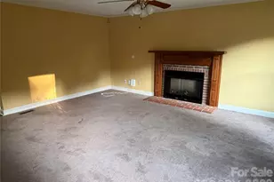 2960 8th St Ct NE, Hickory, NC 28601 - Photo 2