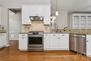 10906 Chamberlain Hall Ct, Charlotte, NC 28277 - Photo 6