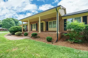 1602 Arden Dr, Lincolnton, NC 28092 - Photo 2