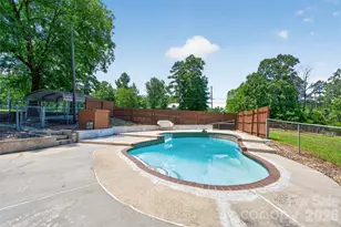 7040 Pear Tree Rd, Charlotte, NC 28216 - Photo 4