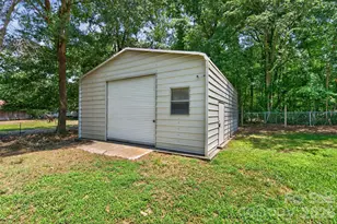 7040 Pear Tree Rd, Charlotte, NC 28216 - Photo 6