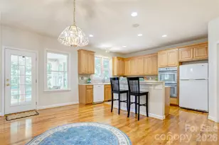 6015 Graburn's Ford Dr, Charlotte, NC 28269 - Photo 10