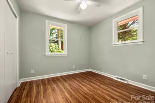 917 W Blue Ridge Rd, East Flat Rock, NC 28726 - Photo 16