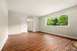 917 W Blue Ridge Rd, East Flat Rock, NC 28726 - Photo 6