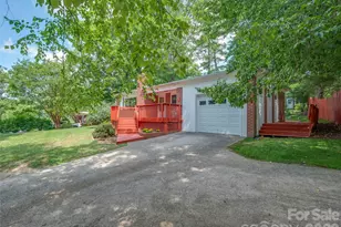 917 W Blue Ridge Rd, East Flat Rock, NC 28726 - Photo 2