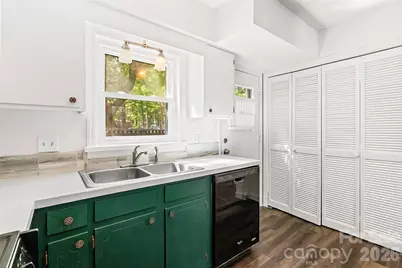 6100 Honeysuckle Lane, Charlotte, NC 28212 - Photo 16