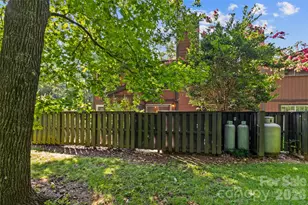 6100 Honeysuckle Ln, Charlotte, NC 28212 - Photo 36