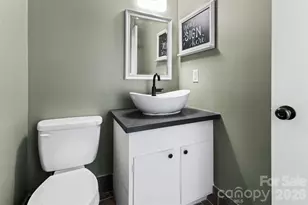 6100 Honeysuckle Ln, Charlotte, NC 28212 - Photo 18