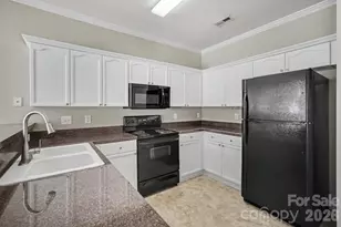 5604 Santeelah Ct, Charlotte, NC 28217 - Photo 4
