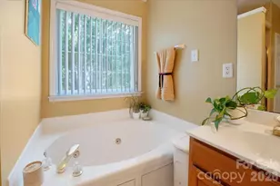 11932 Fox Glen Rd, Charlotte, NC 28269 - Photo 22