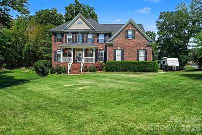 4858 Elmhurst Drive NE, Hickory, NC 28601 - Photo 1