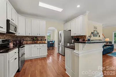 4858 Elmhurst Drive NE, Hickory, NC 28601 - Photo 6