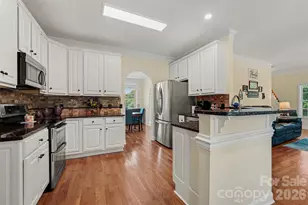 4858 Elmhurst Dr NE, Hickory, NC 28601 - Photo 6