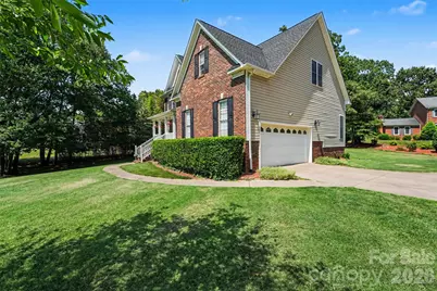 4858 Elmhurst Drive NE, Hickory, NC 28601 - Photo 2
