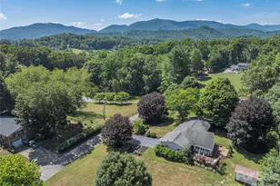 258 Camelot Dr, Clyde, NC 28721 - Photo 2