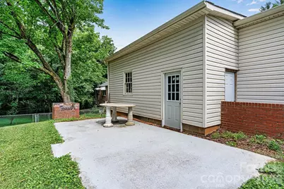 147 13th Avenue NW, Hickory, NC 28601 - Photo 38