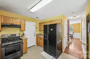 7329 Starvalley Dr, Charlotte, NC 28210 - Photo 6