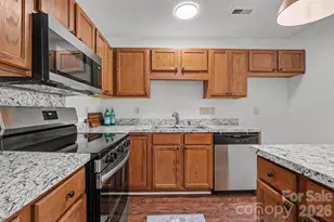 1910 Olsen Ln, Charlotte, NC 28213 - Photo 10